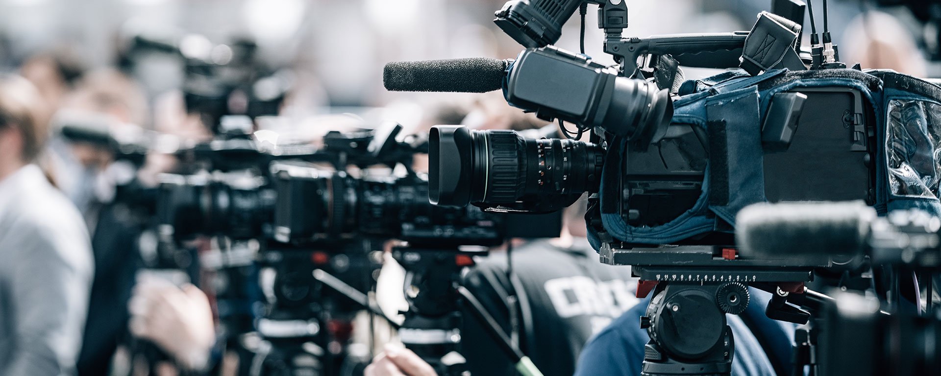Mehrere Personen mit Kameras
